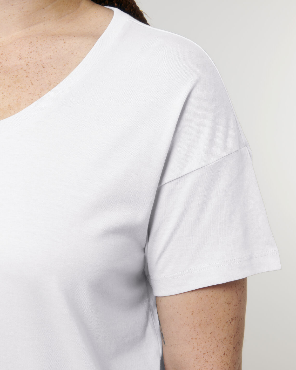 Stella Chiller White Studio Front Detail 5